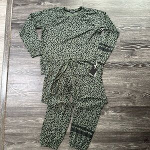 Olive leopard lounge set